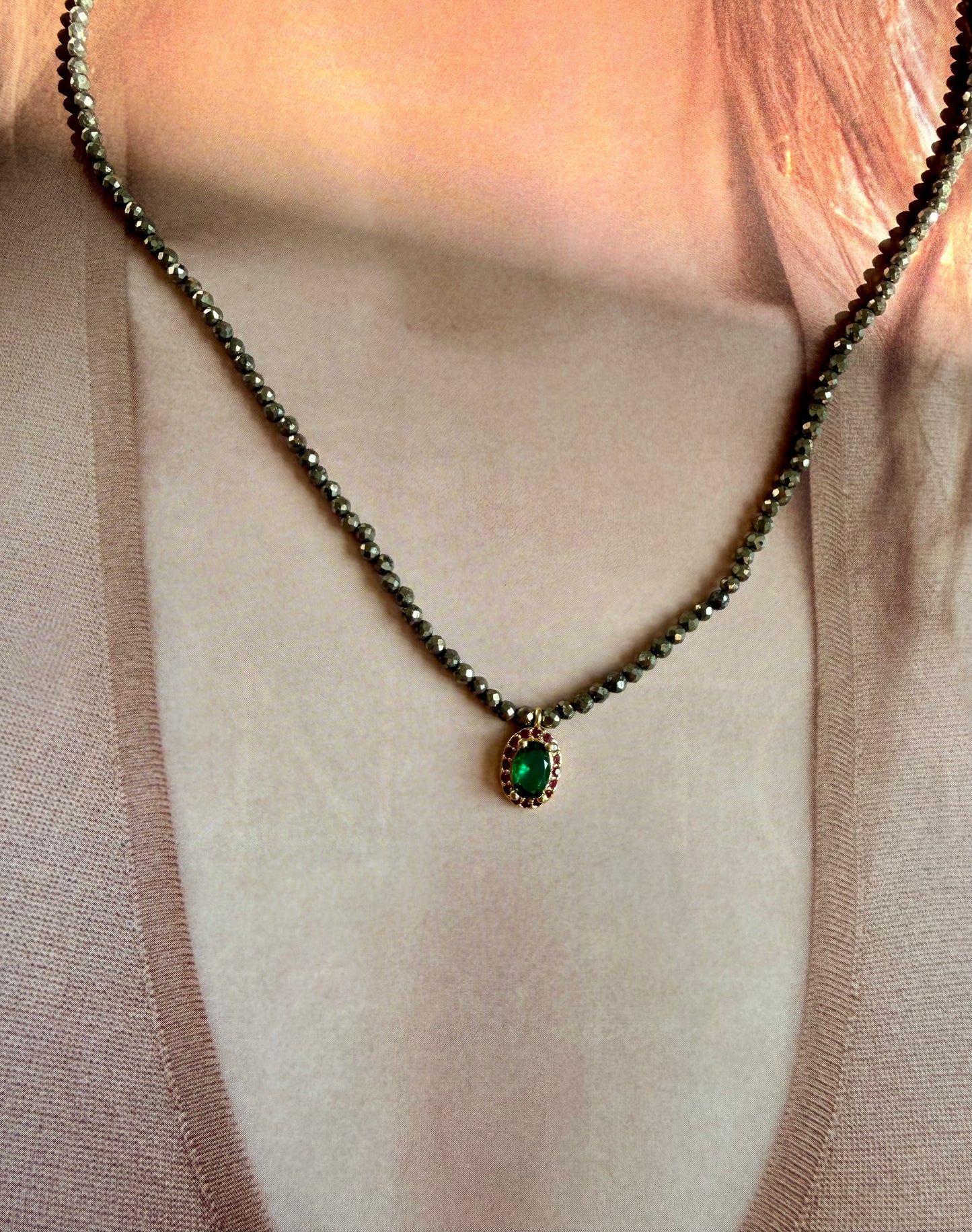 Collier THEA