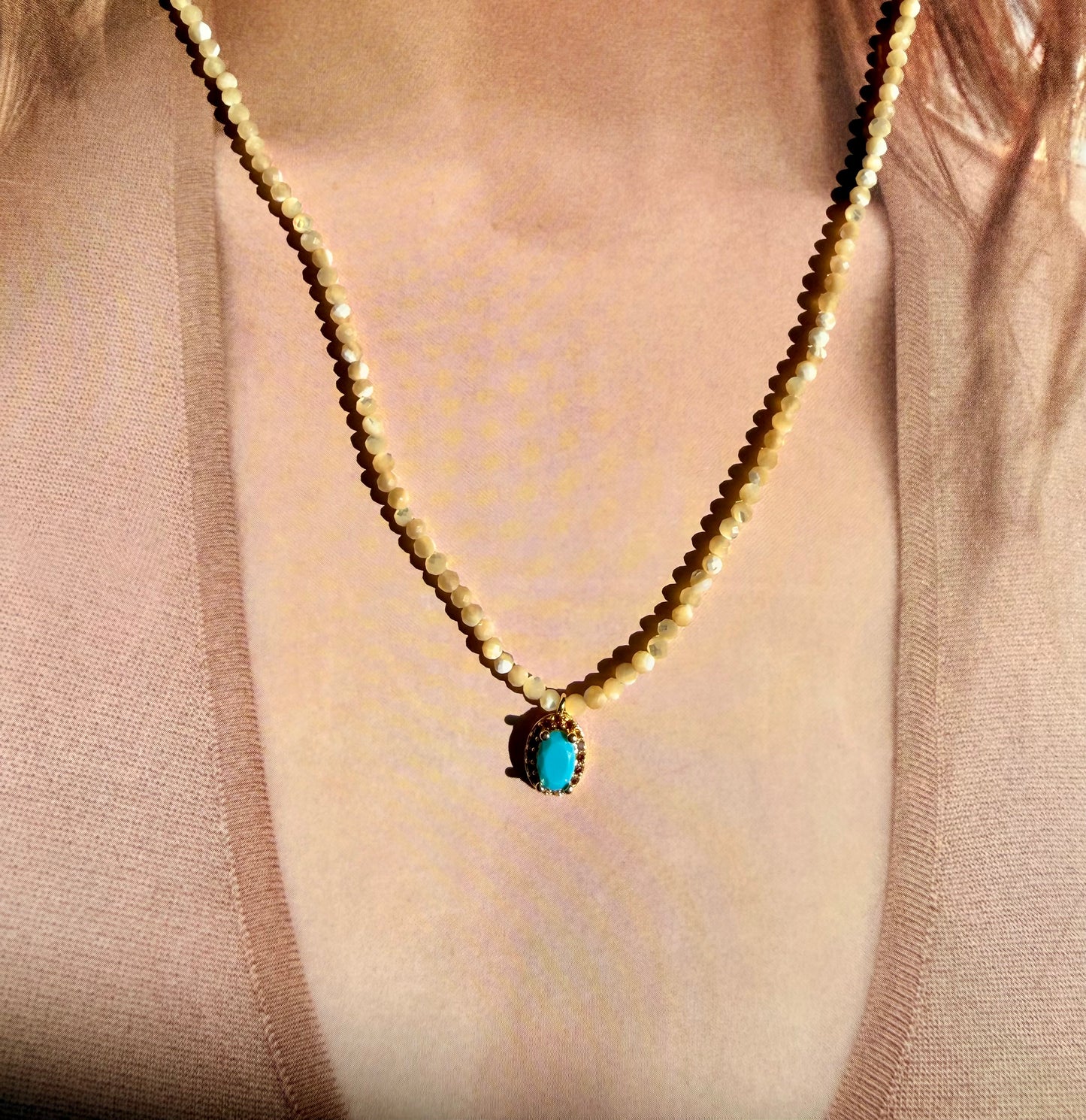 Collier THEA