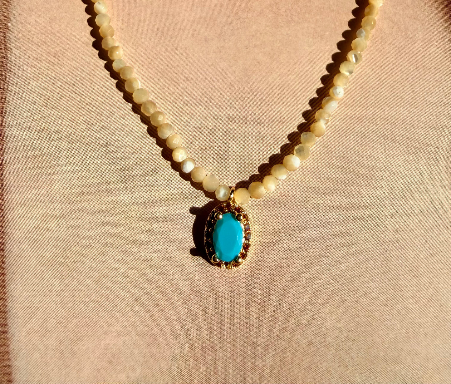 Collier THEA